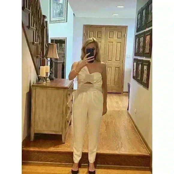 NWT ALC Athena Women White One Shoulder Cutout Delight Jumpsuit Size 4 - Picture 15 of 15